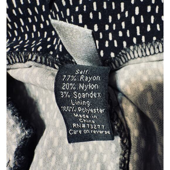 APT.9 Plus Size 22W Black & White Patterned Stretch Capri Pants – Pull-On Style - Picture 4 of 8